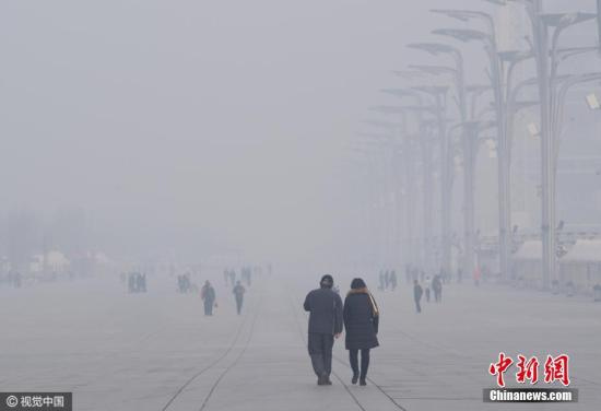 12月4日，京城笼罩在一片灰蒙之中。图片来源：视觉中国