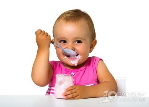 酸奶不但能补钙还能调节肠道菌群 宝宝多大才