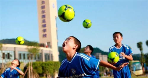 南京新命名135所校园足球特色学校 每周一节足