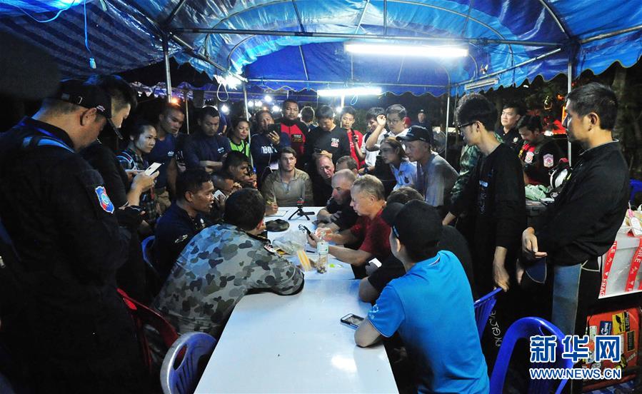 泰国13名受困少年仍未救出 军方送进洞内4个月
