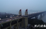 南京长江大桥玉兰花灯归来！时隔两年，再度照亮江面