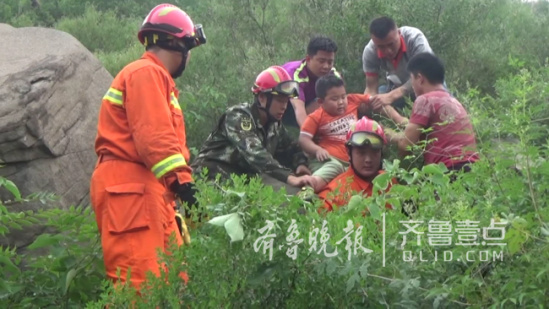 济南父子俩爬山迷路被困， 录制视频给消防队员获救