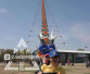 五一小长假哈尔滨太阳岛上放飞超级风筝　供游人观赏和游览