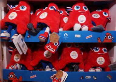 巴黎奥运会倒计时100天 吉祥物“弗里热”发售